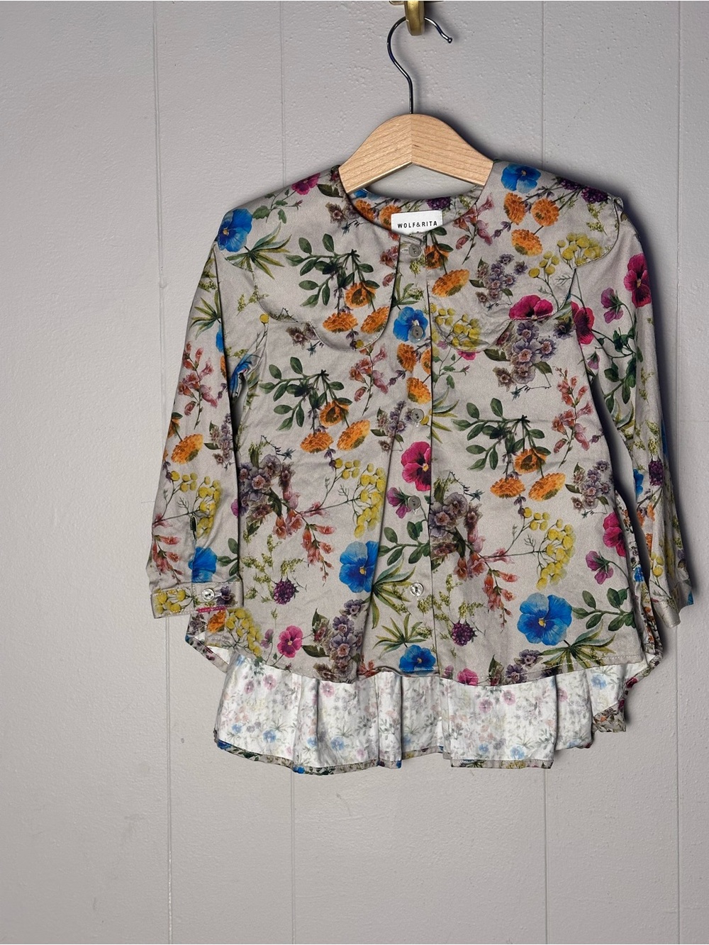 Wolf & Rita stunning blouse Button-Front Top in Multi Floral Brand new!